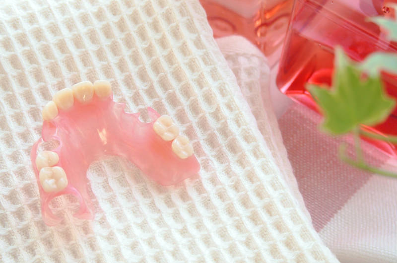 歯を失ってしまったときは、しっかり噛める口元を取り戻しましょう