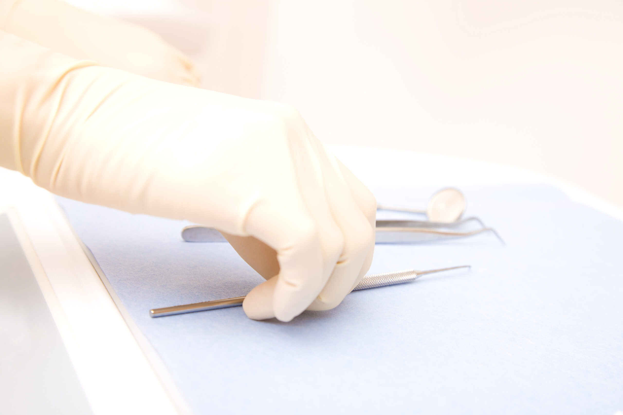 セラミック矯正って何？他の矯正方法との違いとメリット・デメリット